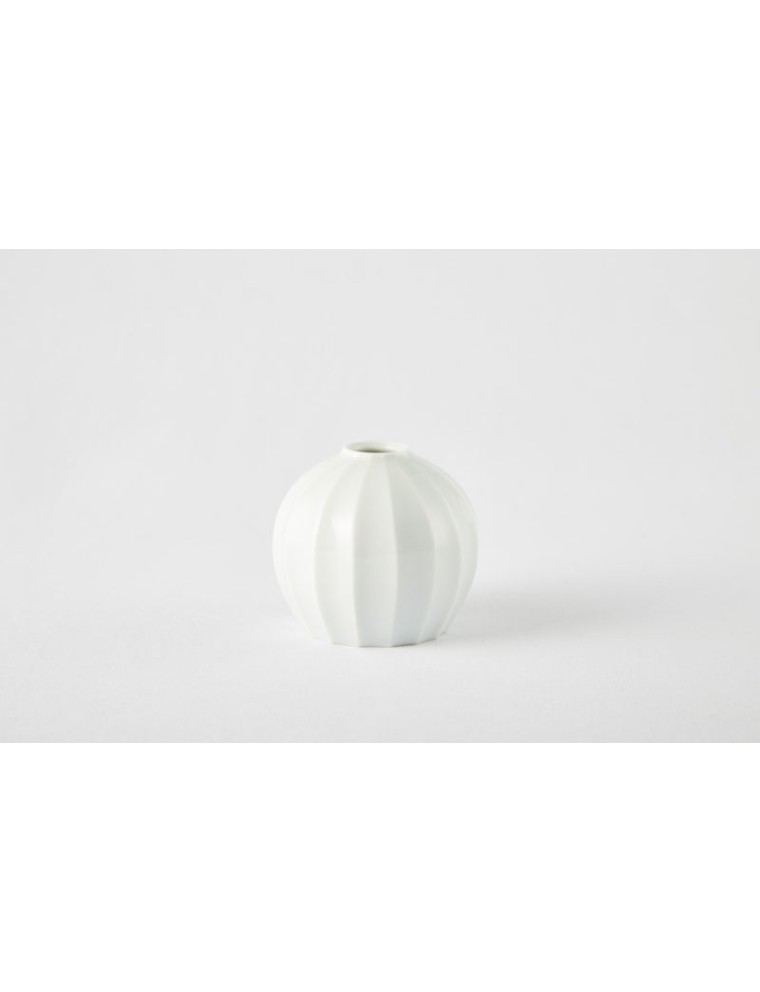 Best Seller Chaora - White Porcelain Angle Vase (M) New Collection